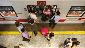 Metro de Santiago restablece servicio en diez estaciones de la Línea 4