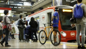 Nuevo incidente en el Metro de Santiago: Pasajeros denuncian detención excesiva y humo en un carro