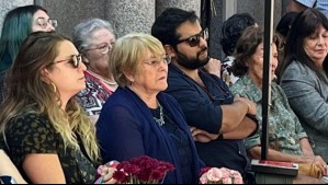 Expresidenta Bachelet participa en conmemoración de la muerte de su papá: 'Hemos traído las cenizas de mi madre'