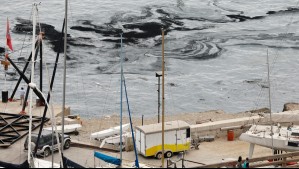 Aparecen manchas en la bahía de Viña del Mar: Esta sería la razón tras descartarse presencia de combustible