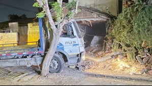 Camión grúa arrasó con una casa en Cerro Navia: Delincuente robó el vehículo y perdió el control