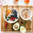 Revisa cuáles son las frutas que no deberías mezclar con la leche, según expertos. Su combinación puede provocar diferentes problemas para la salud y el organismo.