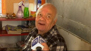 'Gasto 15 litros de cloro a la semana': El reclamo de comerciante de Valparaíso porque usan su kiosco como 'baño'