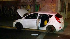 Persecución con intercambio de disparos se extiende por diversas calles de Santiago y termina con colisión de vehículo