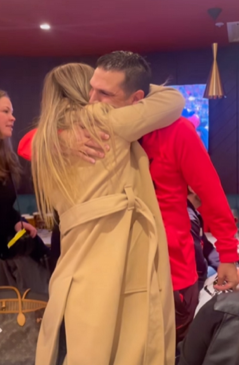 Maura abrazando a Mark / Instagram Maura Rivera