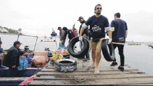 En su mayoría eran neumáticos: Sacan dos toneladas de basura desde el fondo marino en la región de Coquimbo