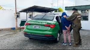 '¿Por qué no quieres estar conmigo?': Hombre esperó a su esposa afuera de un pub y la agredió en plena calle