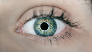 Primeros síntomas del alzhéimer podrían ser detectados a través de los ojos, según nuevo estudio