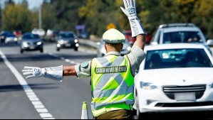 Carabinero es atropellado por conductor que escapaba en un auto robado