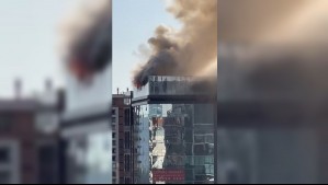 Gran incendio afecta a restaurante en torre de Vitacura