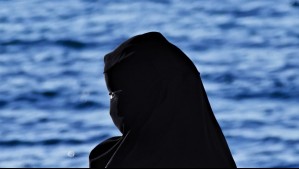 Irán ordena polémica detención de dos mujeres atacadas presuntamente por no llevar el hiyab