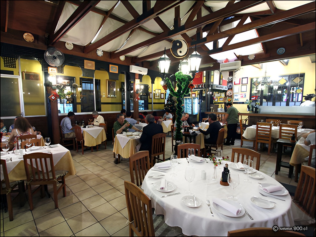 Uno de los principales salones del restaurant Ana María. Créditos: 800.cl.