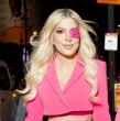 Conoce el caso de una actriz estadounidense, Tori Spelling, quien resultó con su vista dañada después de mal utilizar sus lentes de contacto. Debe utilizar un parche después de desarrollar una úlcera en el ojo.
