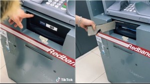Video muestra las modificaciones que hacen estafadores a cajeros automáticos para quedarse con el dinero