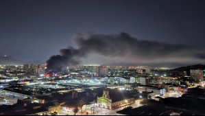 Voraz incendio en Independencia: Concurren 22 carros de Bomberos y reportan gigantesca columna de humo