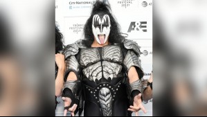Tuvo que tocar sentado: Esta es la complicación médica que sufrió Gene Simmons, bajista de KISS, en pleno concierto