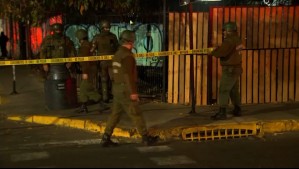 Desconocidos disparan a Carabineros en Barrio Brasil: Hay 4 detenidos y detectan cité con armas y municiones