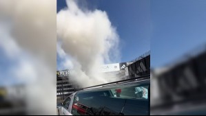 Con extintores y banderas: Video muestra a hinchas de Colo Colo entrando al Monumental en funeral de simpatizante