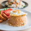 Conoce cuál es el máximo de tiempo que puedes dejar el arroz cocido fuera del refrigerador antes de que este se pueda contaminar con peligrosas bacterias que ponen en riesgo tu salud.