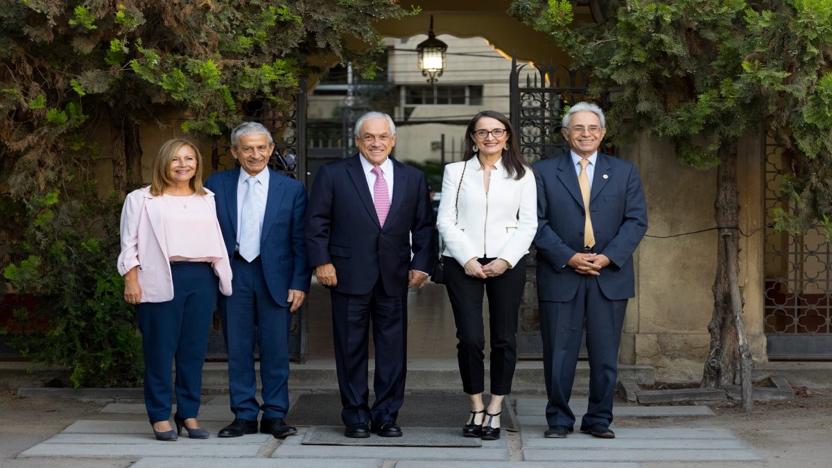 'La batalla épica de Chile en pandemia': Libro recopiló 28 testimonios de quienes lideraron la lucha contra el COVID-19