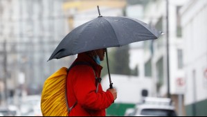 Lluvia en Santiago: Emiten aviso por evento 'potencialmente riesgoso' en RM y otras cuatro regiones