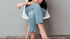 Expertos explican por qué no deberías sentarte con las piernas cruzadas