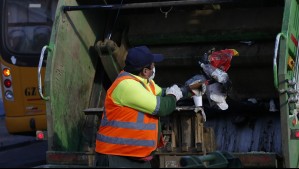Recolectores de basura nocturnos de Santiago realizan paro: Denuncian malas condiciones de trabajo