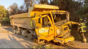 Camión arrasa con nueve vehículos y deja 14 lesionados: Habría sufrido corte de frenos