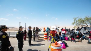 Crisis migratoria: Decenas de personas bloquean ruta en la frontera norte que une Chile con Perú