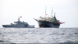 Flota china en aguas nacionales: ¿Qué buscan estas embarcaciones que son monitoreadas en Chile?