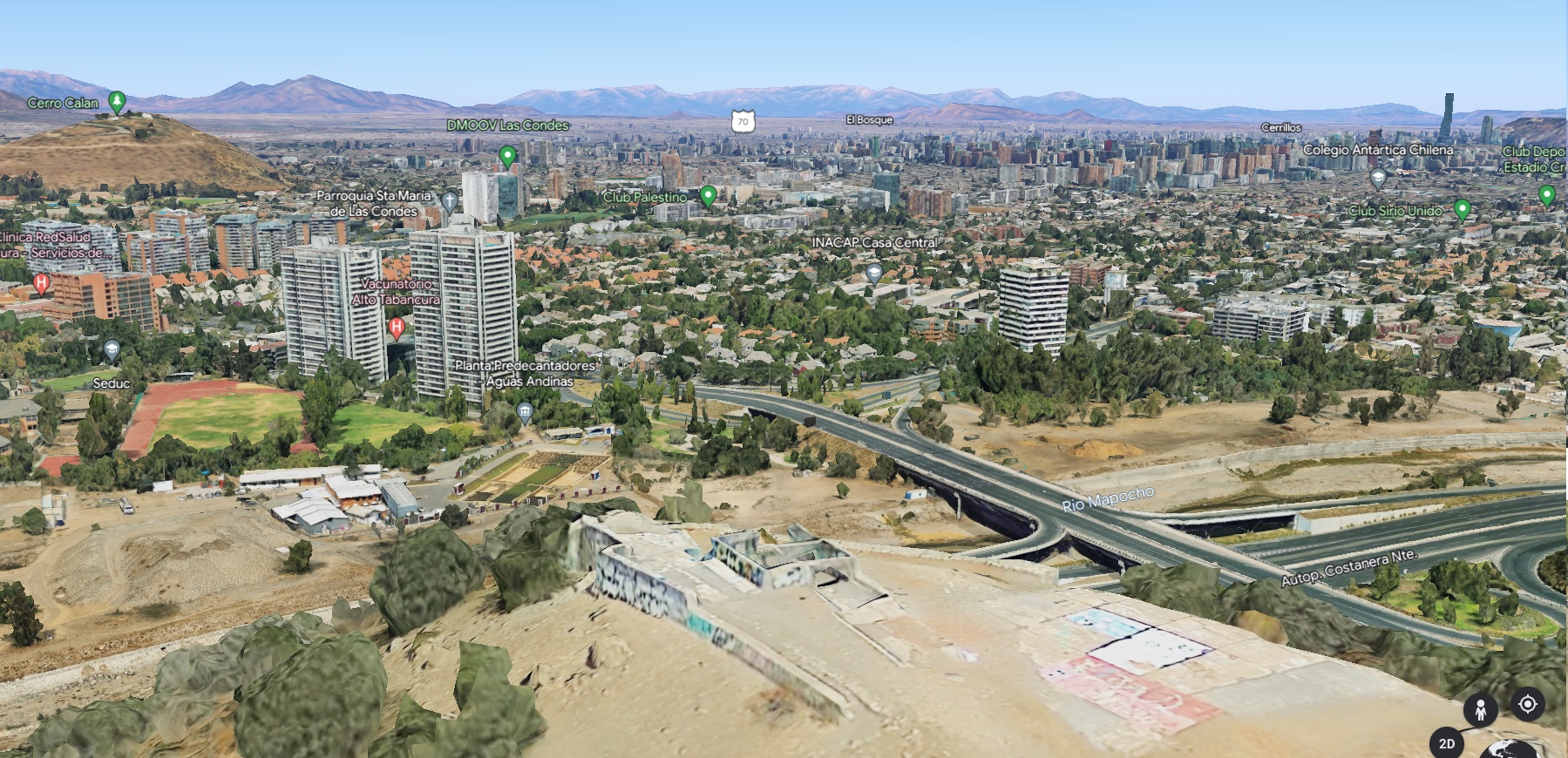 La Cordillera de Los Andes, el Cerro Calán y hasta el Costanera Center son parte de la vista desde las ruinas de la mansión (Google Maps)