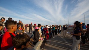 Aumenta número de migrantes en frontera Chile-Perú en el día previo al vuelo humanitario que los llevará a Venezuela