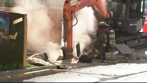 Gran fuga de gas en Vitacura: Maquinaria fracturó una matriz