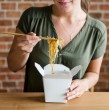 Las sopas instantáneas son una gran opción para cuando tenemos poco tiempo para cocinar, pero su consumo habitual puede provocar serios problemas para la salud. Conoce cuáles son los riegos.