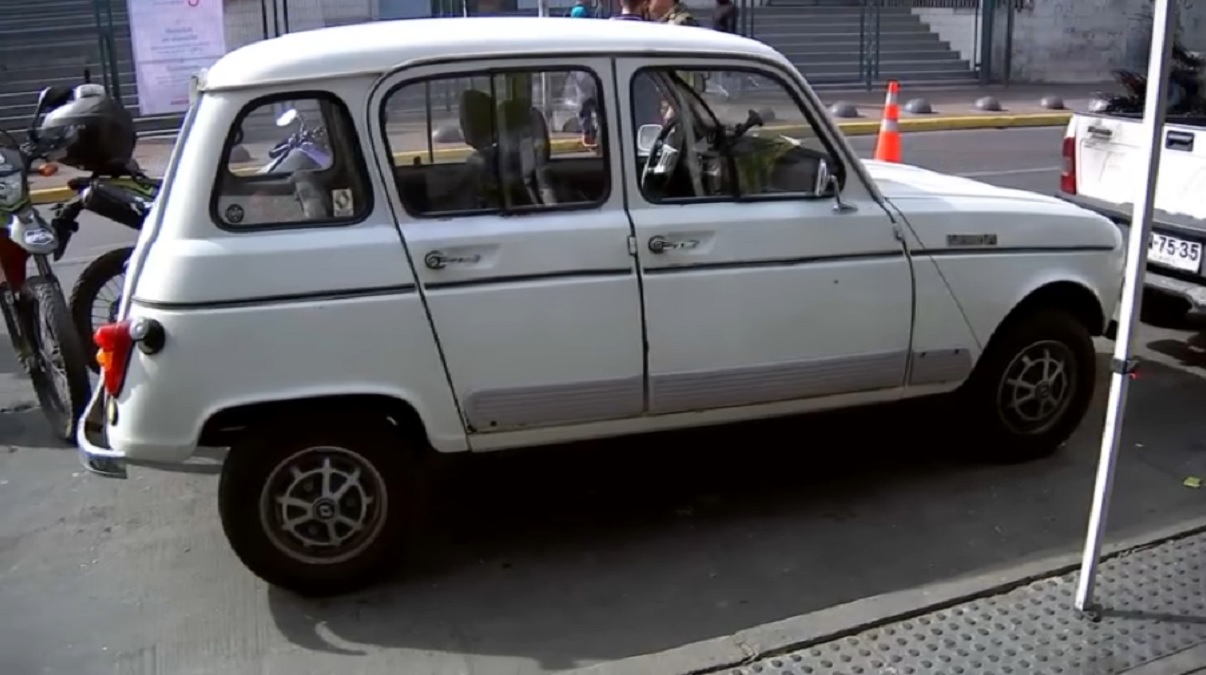 El auto clásico de 1980 se mantenía en perfectas condiciones (Mucho Gusto)