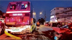 Madre en estado de ebriedad choca con un bus: Su hijo de 6 años estaba en el auto
