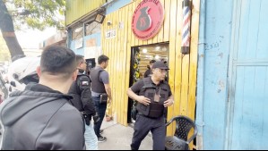 Ofrecían perfumes y ropa: Operativo deja al descubierto local de Santiago Centro que vendía artículos falsos