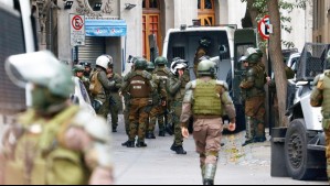 Detienen a cuatro personas en operativo en Santiago Centro tras denuncia por robo