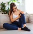Conoce cuál es el principal síntoma con que se presenta la fibromialgia. Esta es una desconocida enfermedad que está directamente relacionada con cuadros de depresión y ansiedad.