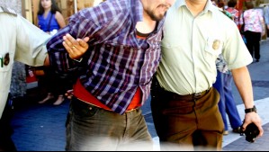 Hombre muerde a carabinero para evitar que lo fiscalizaran