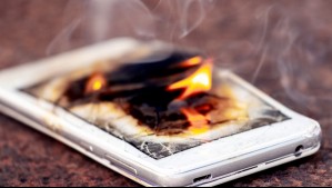 'De la nada empezó a salir humo': Estudiante sufrió quemaduras por celular que se incendió en su bolsillo