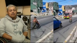 'Tengan conciencia con los discapacitados': Vecino de Valparaíso en silla de ruedas debe bajar cerro abajo por la calle