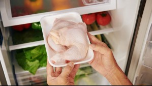 ¿Cómo saber cuándo se echó a perder el pollo en el refrigerador? Estas son las señales a las que debes estar atento