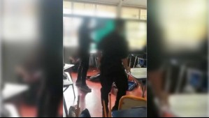 '¡Oye, no le pegues al profe!': Captan violenta golpiza de estudiante a profesor en Buin