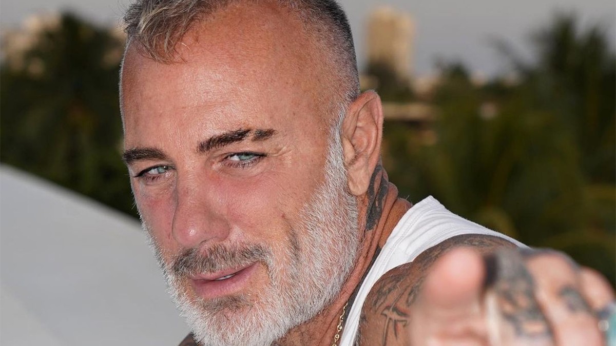 Divino Como Siempre Gianluca Vacchi Enamora Con Un Elegante Traje