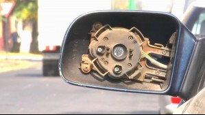 Vecinos en alerta: Denuncian aumento en robo de accesorios y espejos de automóviles en comunas capitalinas