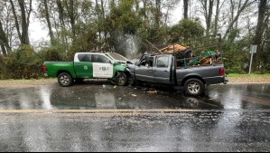 Patrulla de Carabineros pierde el control y choca con vehículo en Panguipulli: Funcionario presenta fracturas