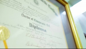 Justicia falla a favor de estudiante cuya universidad no le quería entregar su título por una deuda de $9 millones