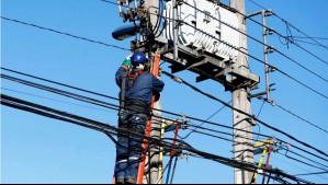 Corte de luz afecta a varias comunas de la región Metropolitana