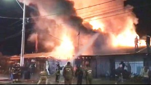Un menor y dos adultos mueren en incendio que consumió a una casa en Talca